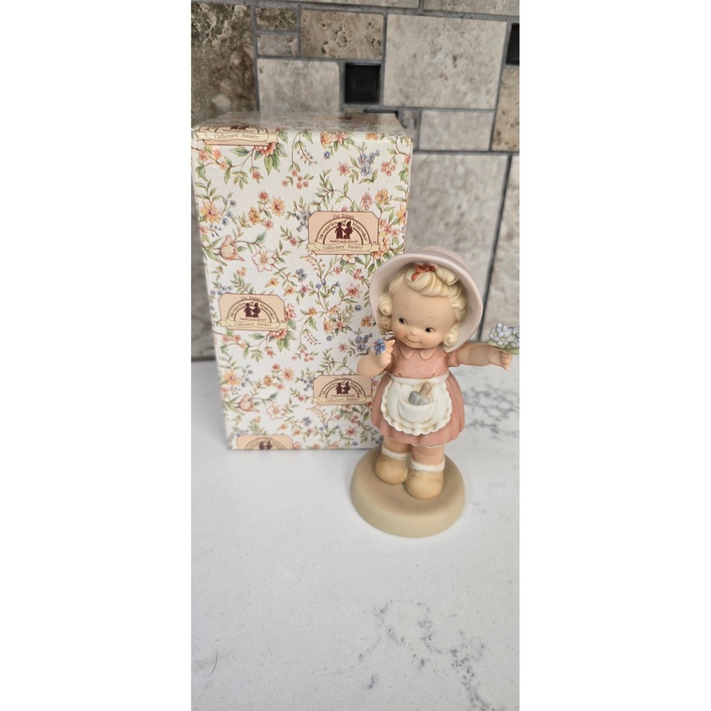 Enesco Memories of Yesterday Forget Me Not Figurine S0106 1996 Charter Member